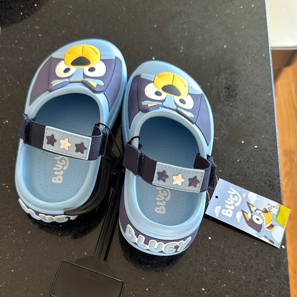 Lucy Blue Cartoon Character Slippers size 9-10 - Picture 3 of 6